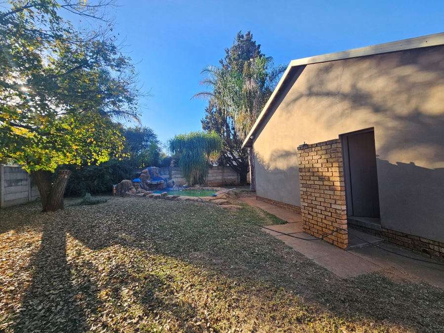 To Let 3 Bedroom Property for Rent in Wilkoppies North West